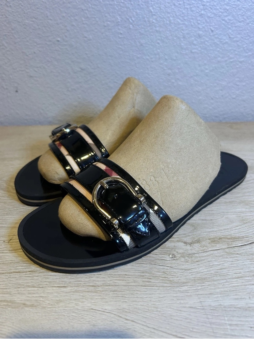 Burberry London Prorsum Buckle Leather Sandals Slides Shoes Womens Sz 7 US 37 EU
